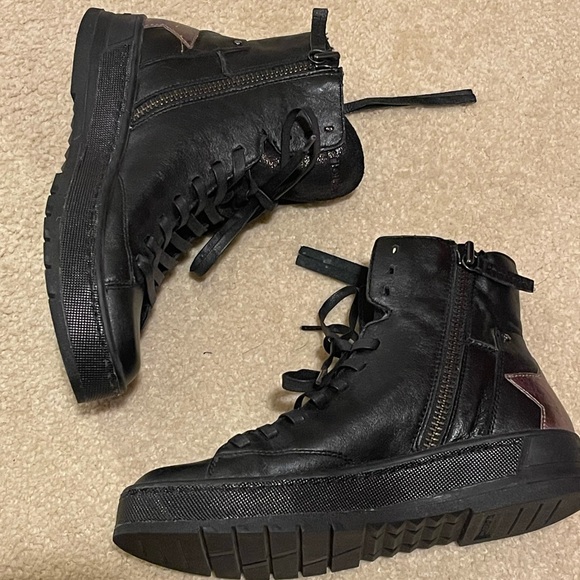 NWOT Crime London Black Leather Moto Boot with Stars on back - Picture 3 of 13